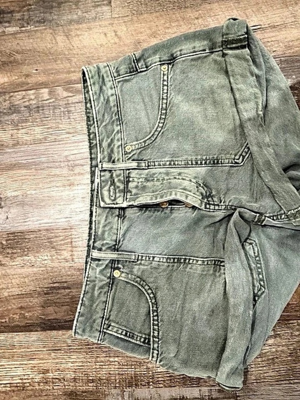 We The Free Cargo Shorts in Green Waist 26